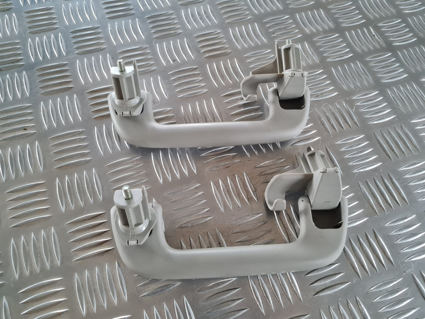 Salona rokturis griestos priekš TOYOTA AVENSIS 2007 UNIVERSAL 2 Salona rokturis griestos priekš TOYOTA AVENSIS 2007 UNIVERSAL