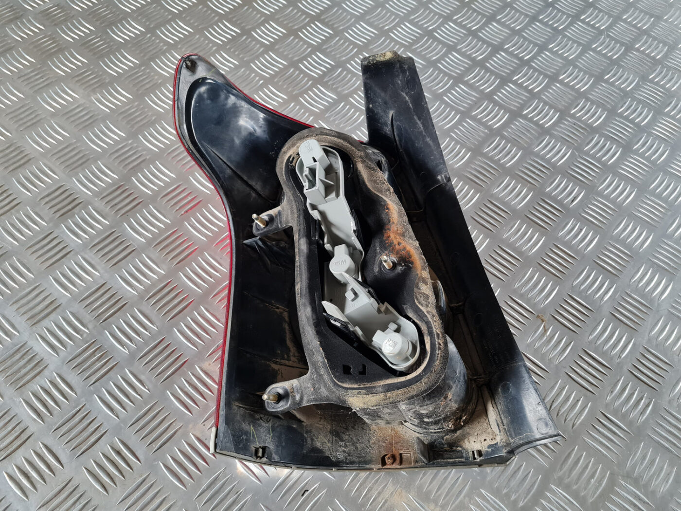 Aizmugurējais labais lukturis priekš TOYOTA AVENSIS 2007 UNIVERSAL 5 Aizmugurējais labais lukturis priekš TOYOTA AVENSIS 2007 UNIVERSAL