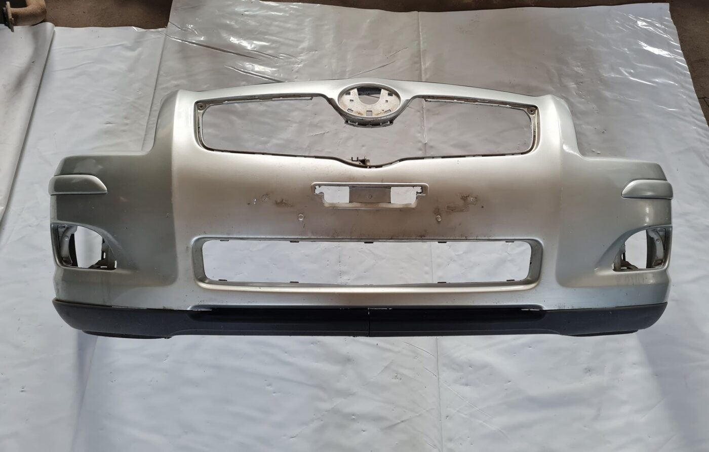 Priekšējais buferis priekš TOYOTA AVENSIS 2007 UNIVERSAL 1 Priekšējais buferis priekš TOYOTA AVENSIS 2007 UNIVERSAL