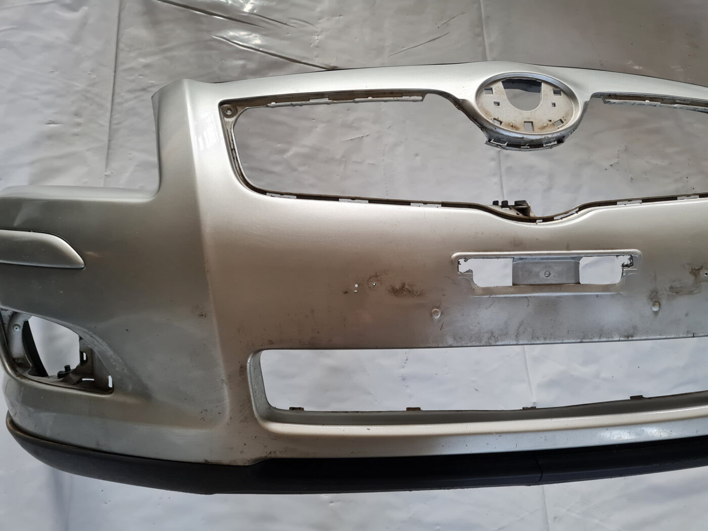 Priekšējais buferis priekš TOYOTA AVENSIS 2007 UNIVERSAL 17 Priekšējais buferis priekš TOYOTA AVENSIS 2007 UNIVERSAL