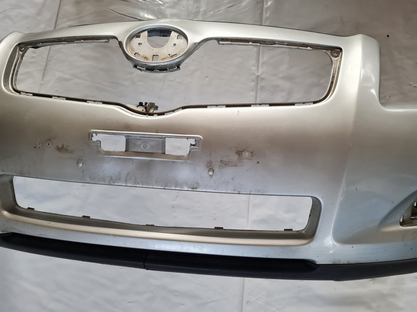 Priekšējais buferis priekš TOYOTA AVENSIS 2007 UNIVERSAL 16 Priekšējais buferis priekš TOYOTA AVENSIS 2007 UNIVERSAL