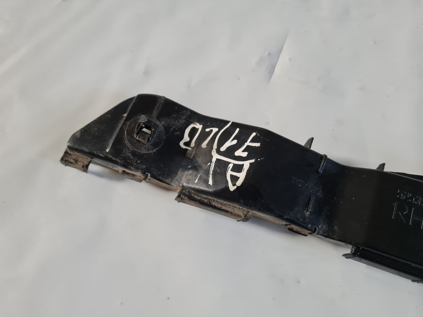 Priekšēja bufera kronšteins priekš TOYOTA AVENSIS 2007 UNIVERSAL