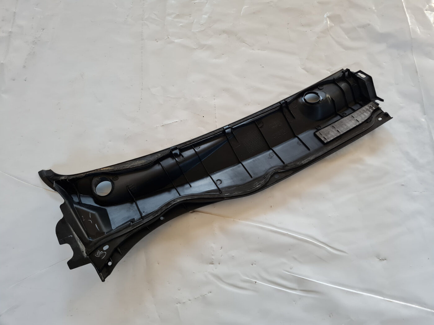 Vējstikla uzlikas (deflektora) režģis priekš TOYOTA AVENSIS 2007 UNIVERSAL 7 Vējstikla uzlikas (deflektora) režģis priekš TOYOTA AVENSIS 2007 UNIVERSAL