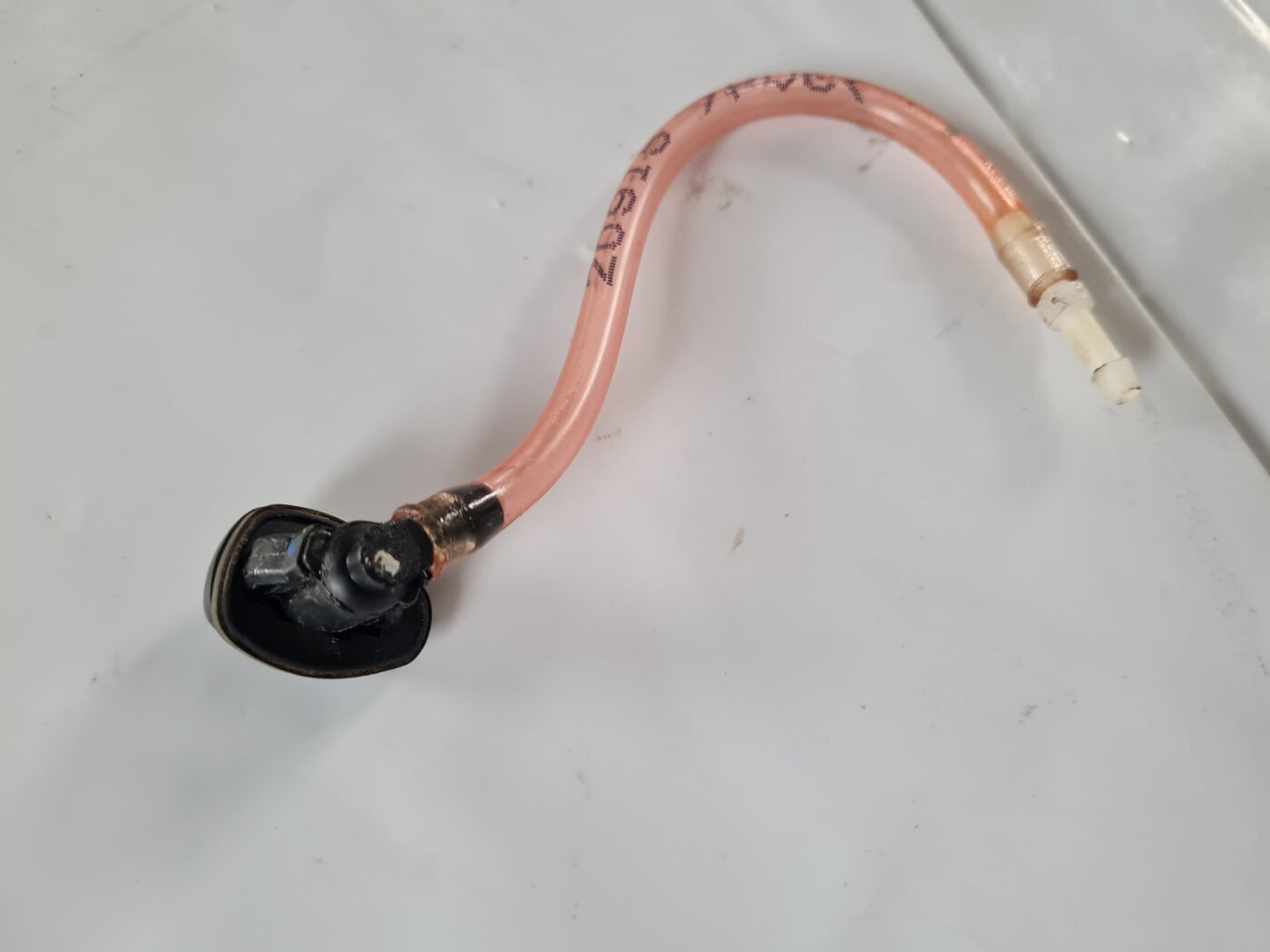 Aizmugurējā stikla mazgātāja sprausla priekš TOYOTA AVENSIS 2007 UNIVERSAL