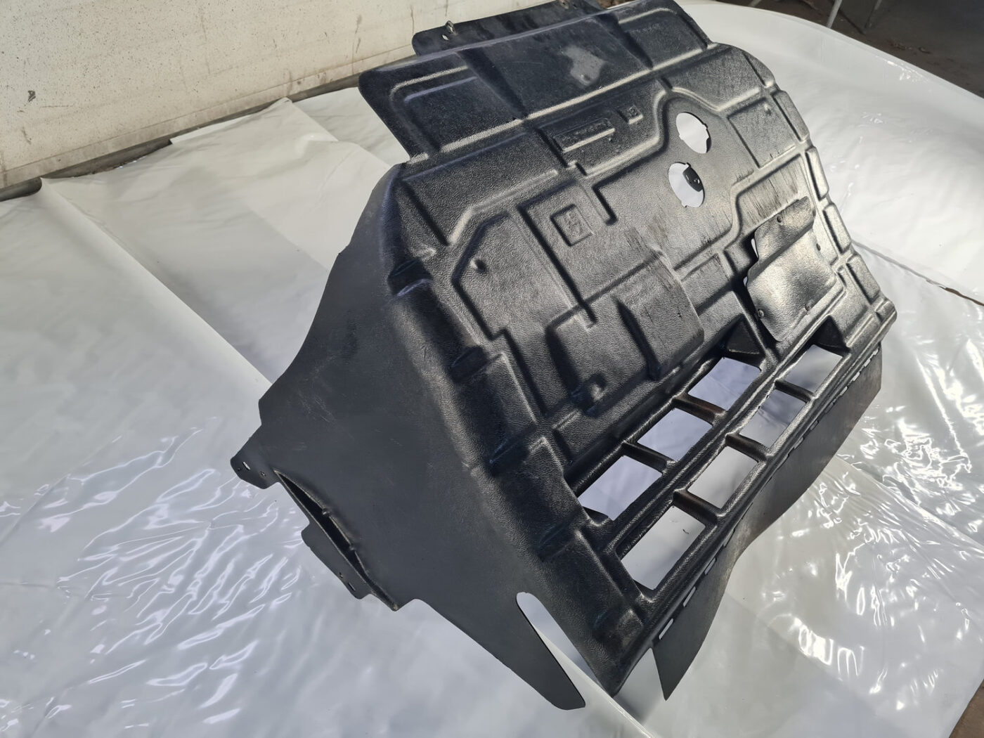 Dzinēja aizsargs priekš RENAULT MASTER 1980-2007 4 Dzinēja aizsargs priekš RENAULT MASTER 1980-2007