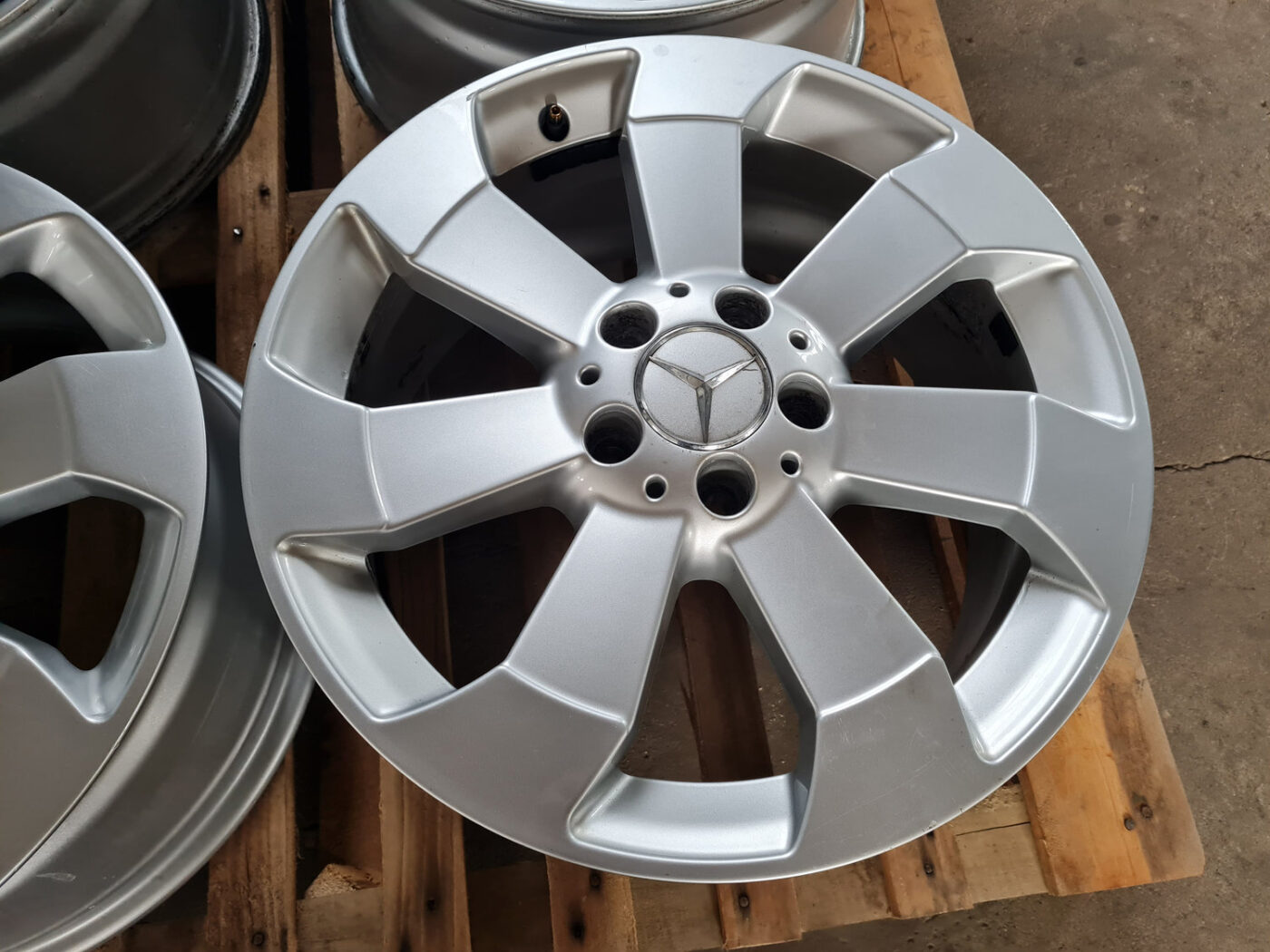 Lietie diski - vieglmetāla (kpl) priekš MERCEDES BENZ ML280 2008 OBSIDIAN BLACK 2 Lietie diski - vieglmetāla (kpl) priekš MERCEDES BENZ ML280 2008 OBSIDIAN BLACK