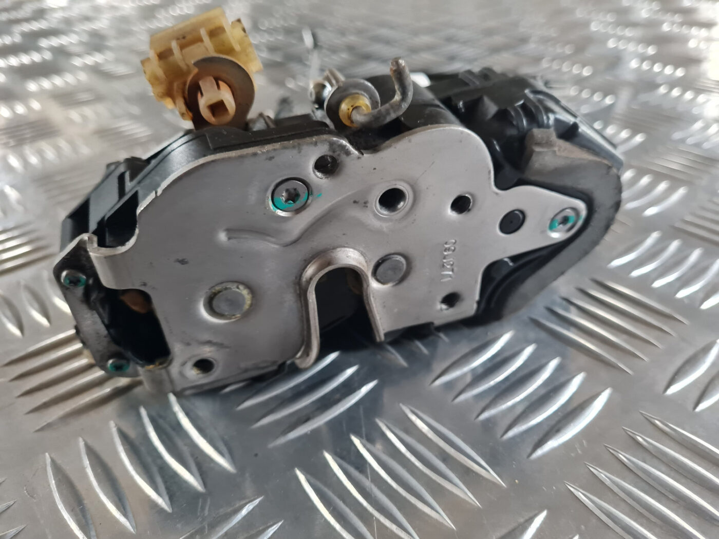 Priekšējo kreiso durvju slēdzene priekš OPEL INSIGNIA 2010