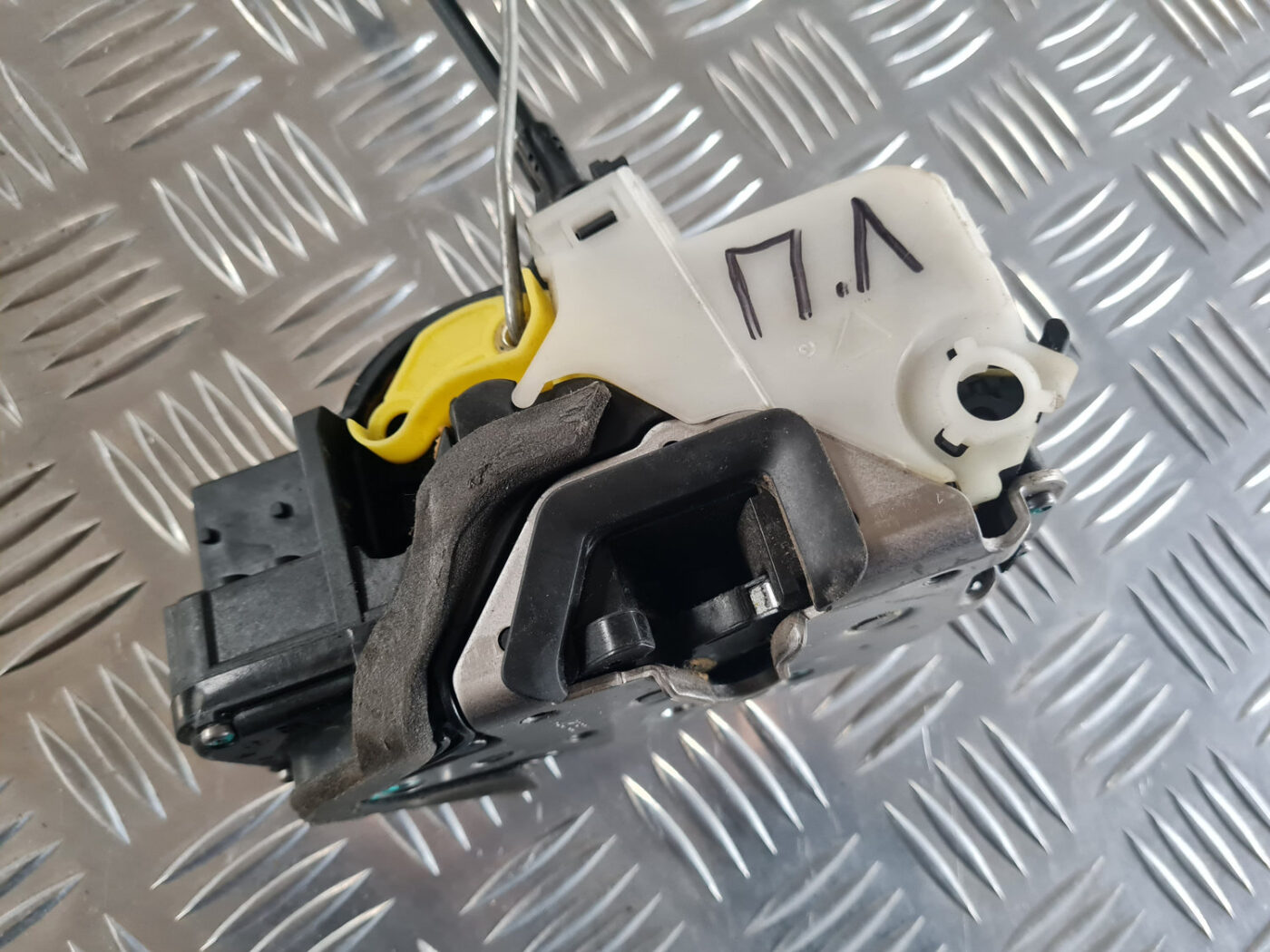 Priekšējo kreiso durvju slēdzene priekš OPEL INSIGNIA 2010