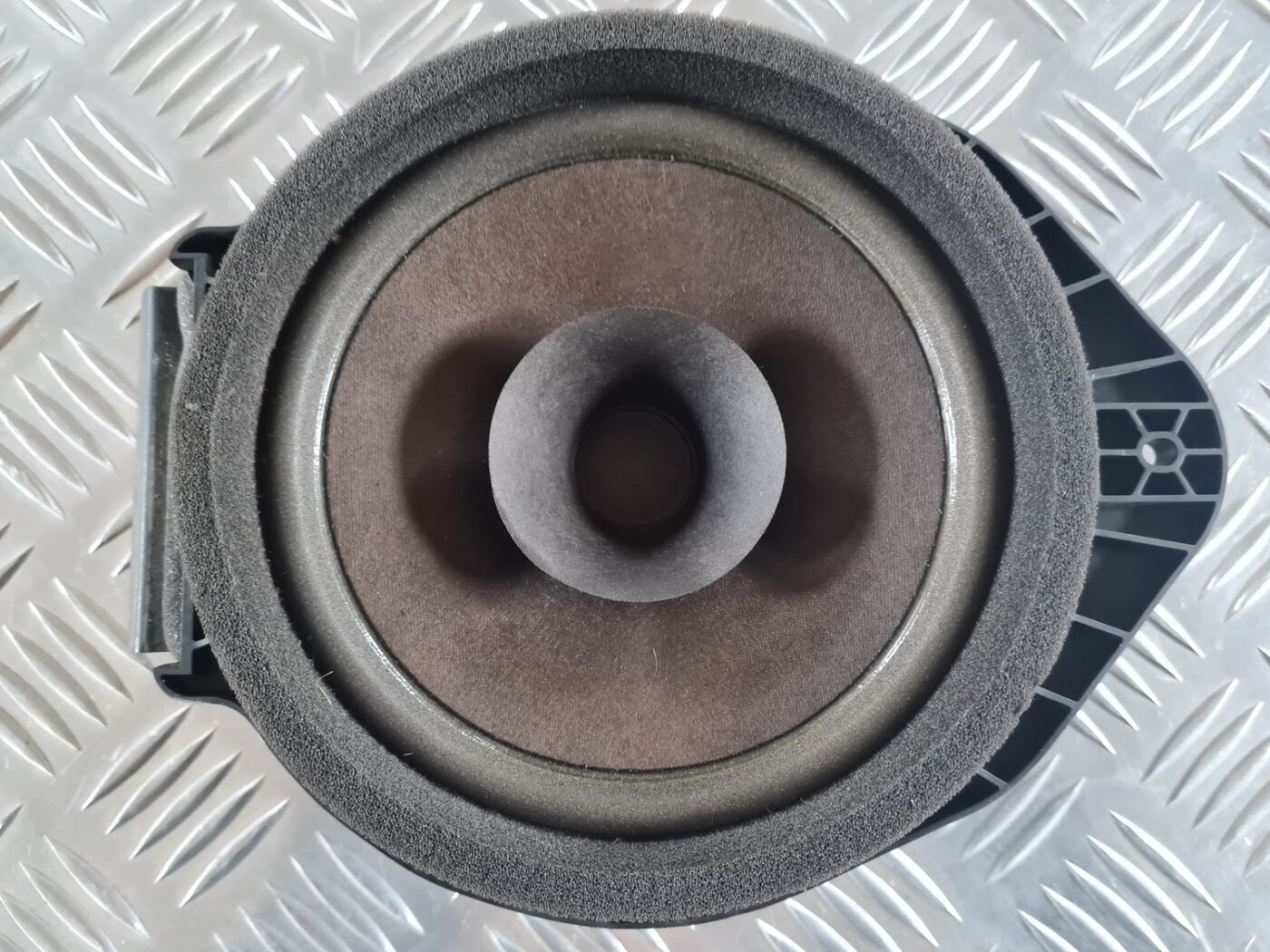 Durvju skaļrunis, apakšā priekš OPEL INSIGNIA 2010 2 Durvju skaļrunis, apakšā priekš OPEL INSIGNIA 2010