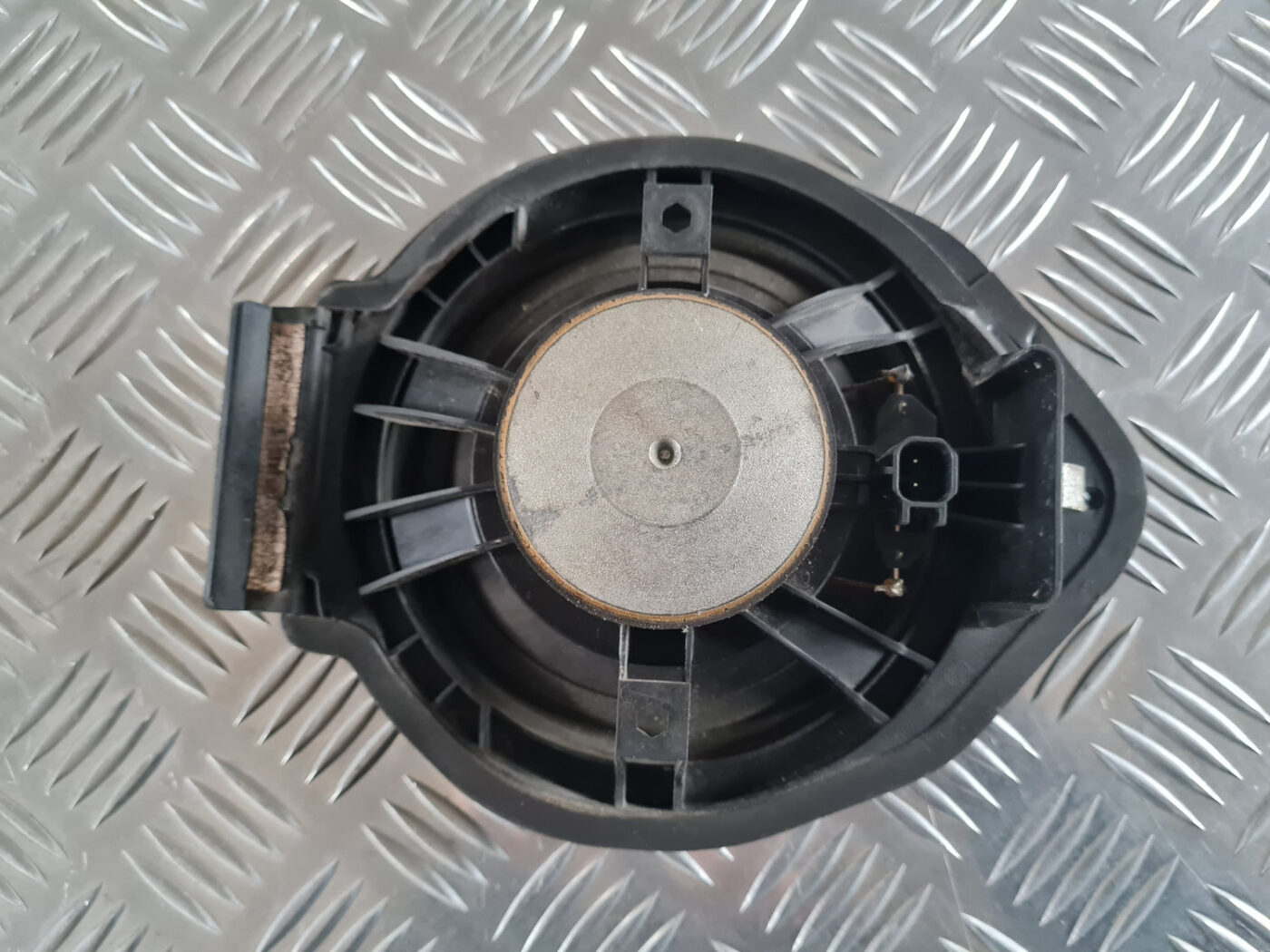 Durvju skaļrunis, apakšā priekš OPEL INSIGNIA 2010 3 Durvju skaļrunis, apakšā priekš OPEL INSIGNIA 2010