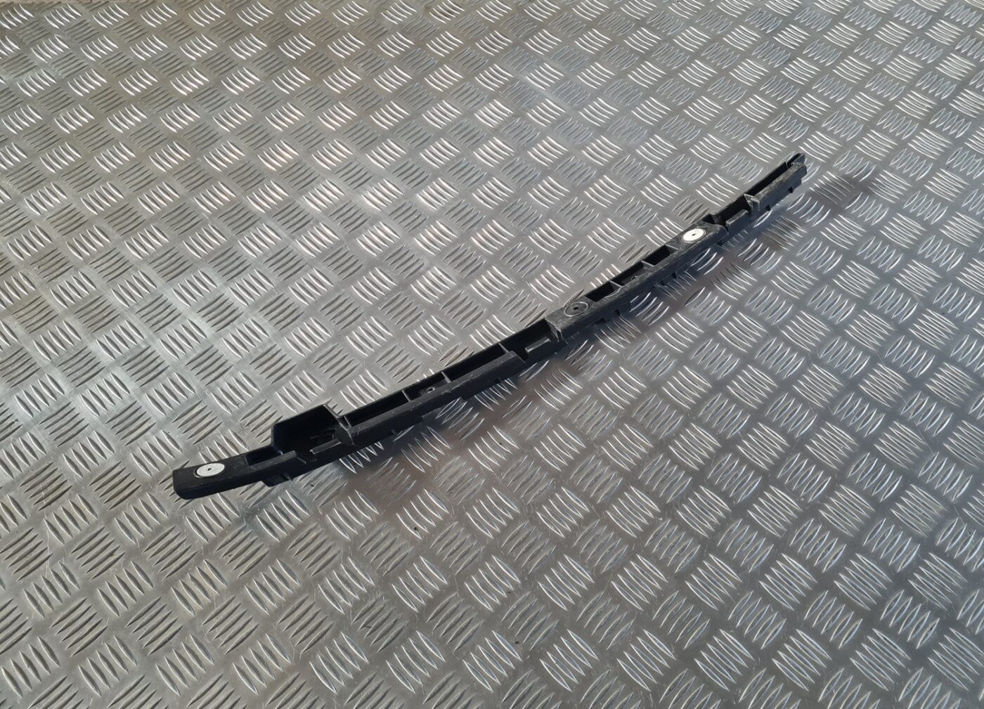 Aizmugurēja bufera kronšteins priekš OPEL INSIGNIA 2010 1 Aizmugurēja bufera kronšteins priekš OPEL INSIGNIA 2010