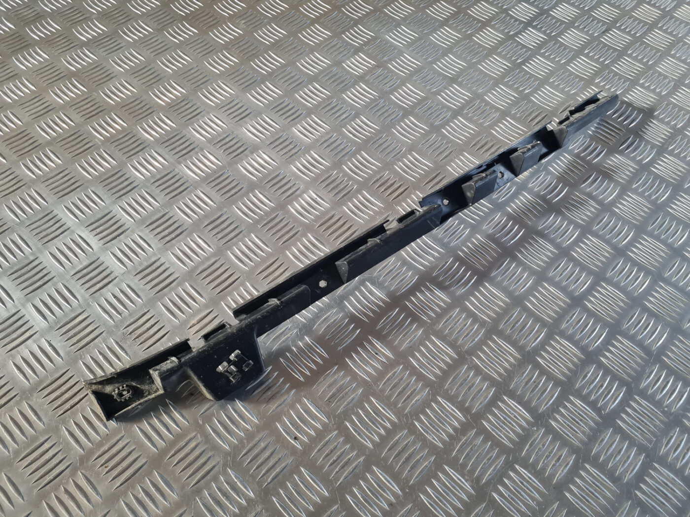 Aizmugurēja bufera kronšteins priekš OPEL INSIGNIA 2010 7 Aizmugurēja bufera kronšteins priekš OPEL INSIGNIA 2010