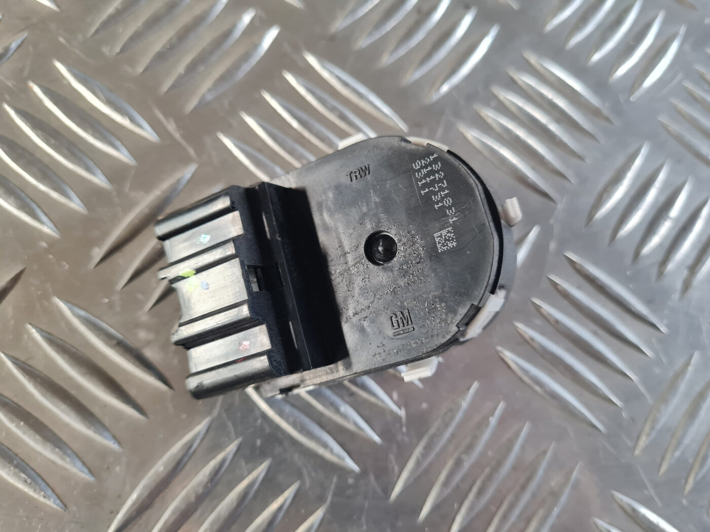 Spoguļa regulēšanas poga priekš OPEL INSIGNIA 2010 2 Spoguļa regulēšanas poga priekš OPEL INSIGNIA 2010