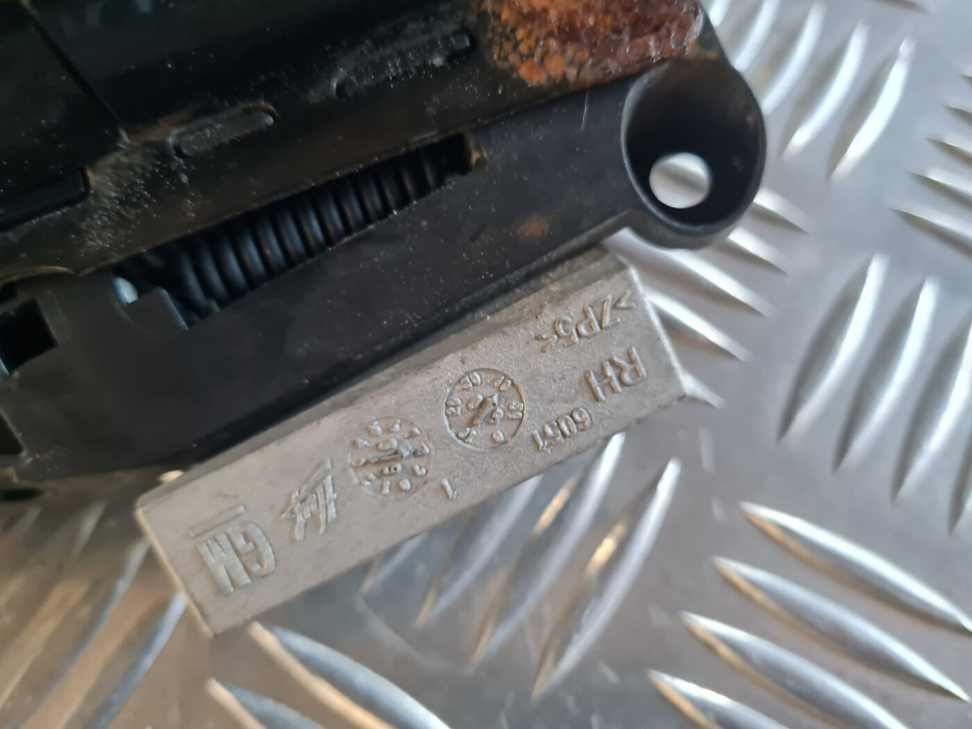 Priekšējāis labais durvju rokturis priekš OPEL INSIGNIA 2010