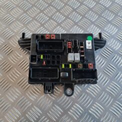 Drošinātāju bloks priekš OPEL INSIGNIA 2010