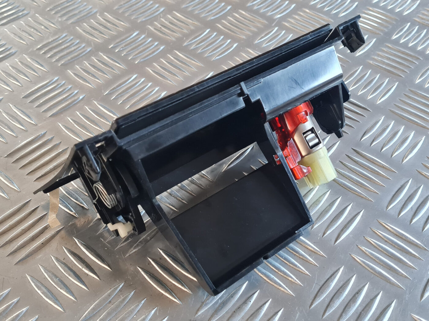 Pelnu trauks priekš OPEL INSIGNIA 2010