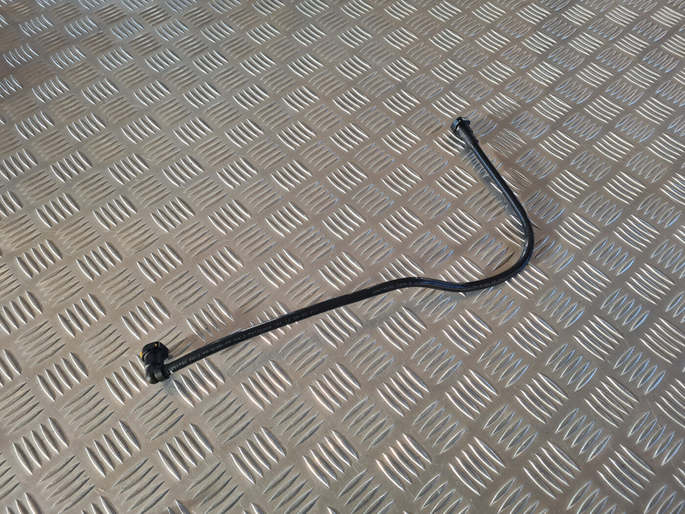 Degvielas caurule priekš OPEL INSIGNIA 2010 1 Degvielas caurule priekš OPEL INSIGNIA 2010