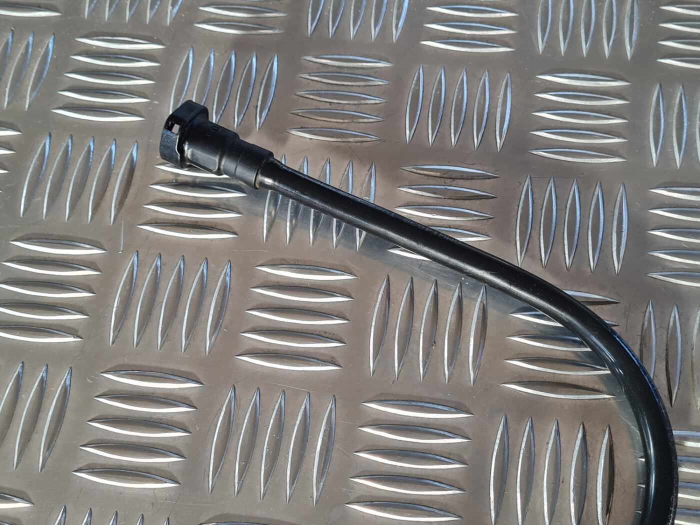 Degvielas caurule priekš OPEL INSIGNIA 2010 4 Degvielas caurule priekš OPEL INSIGNIA 2010