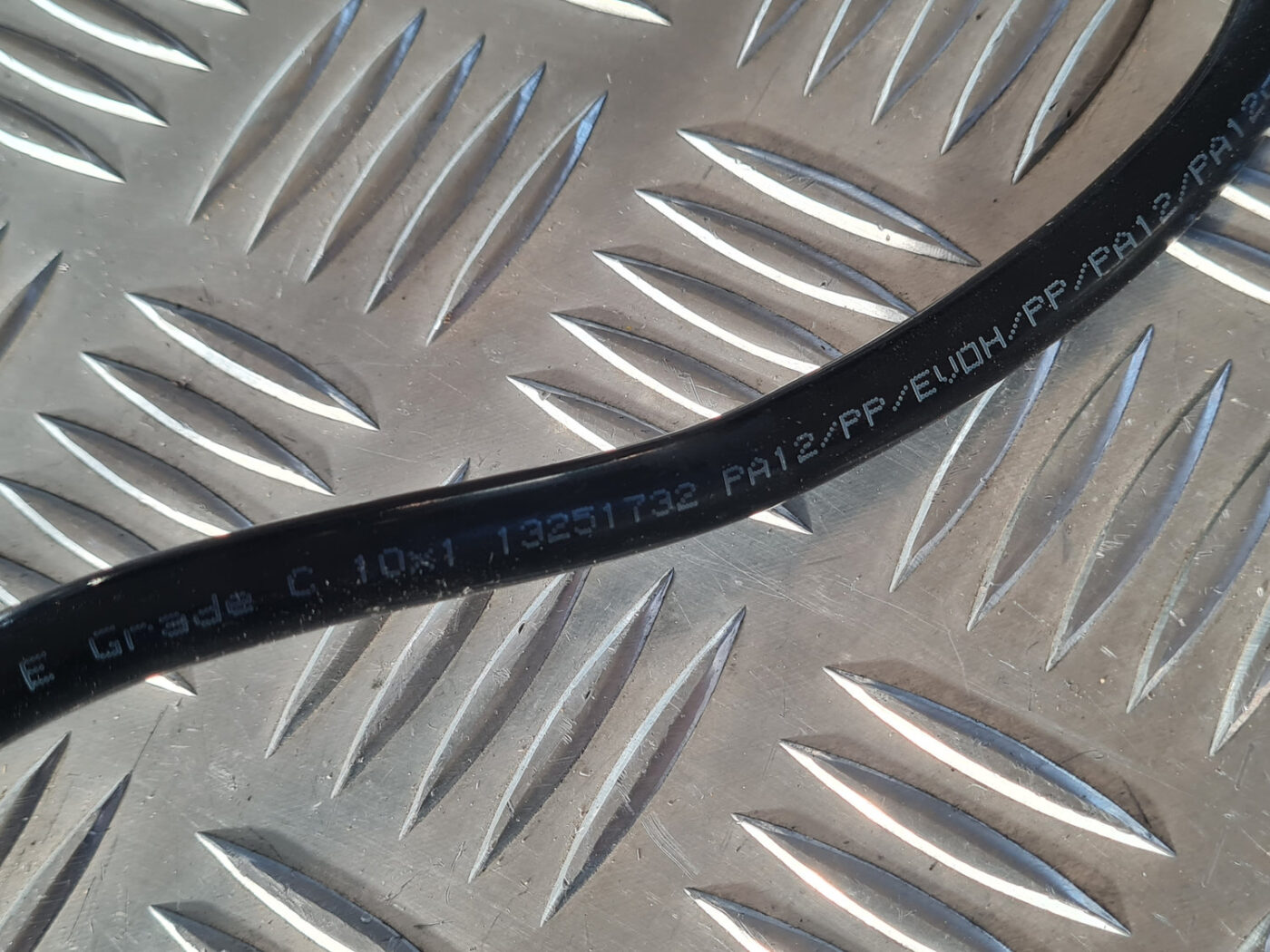 Degvielas caurule priekš OPEL INSIGNIA 2010 3 Degvielas caurule priekš OPEL INSIGNIA 2010