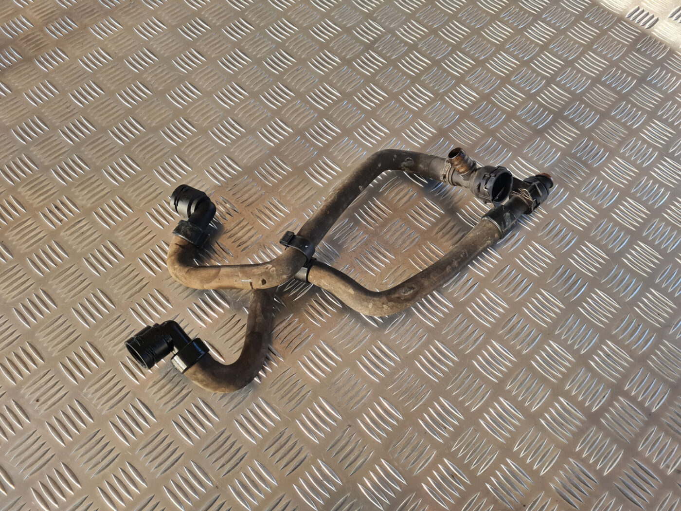 Dzesēšanas caurules priekš OPEL INSIGNIA 2010