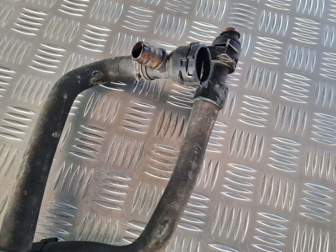 Dzesēšanas caurules priekš OPEL INSIGNIA 2010