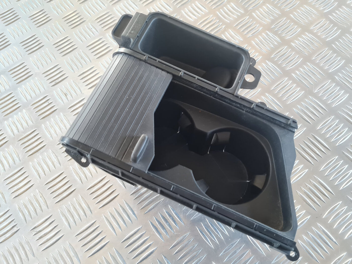 Krūzes turētājs priekš OPEL INSIGNIA 2010 2 Krūzes turētājs priekš OPEL INSIGNIA 2010