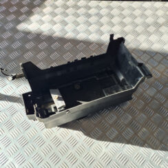 Akumulatora stiprināšanas korpuss priekš OPEL INSIGNIA 2010