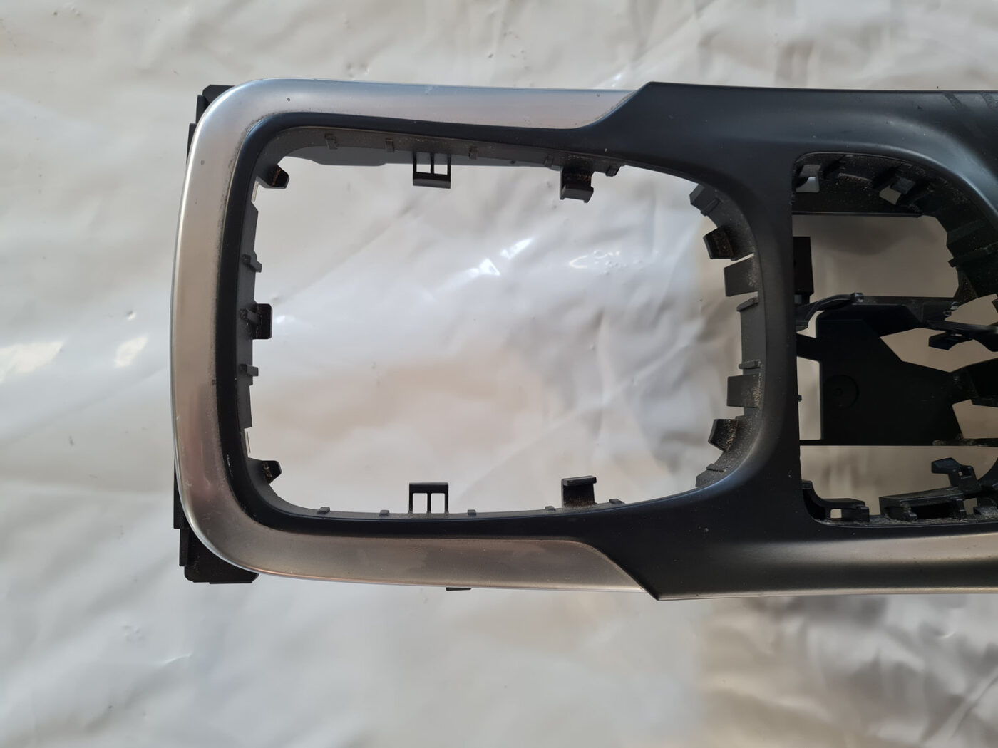 Centrālās konsoles apdares lielākā daļa priekš OPEL INSIGNIA 2010 2 Centrālās konsoles apdares lielākā daļa priekš OPEL INSIGNIA 2010