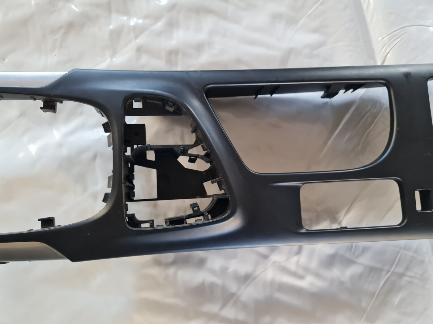 Centrālās konsoles apdares lielākā daļa priekš OPEL INSIGNIA 2010 9 Centrālās konsoles apdares lielākā daļa priekš OPEL INSIGNIA 2010