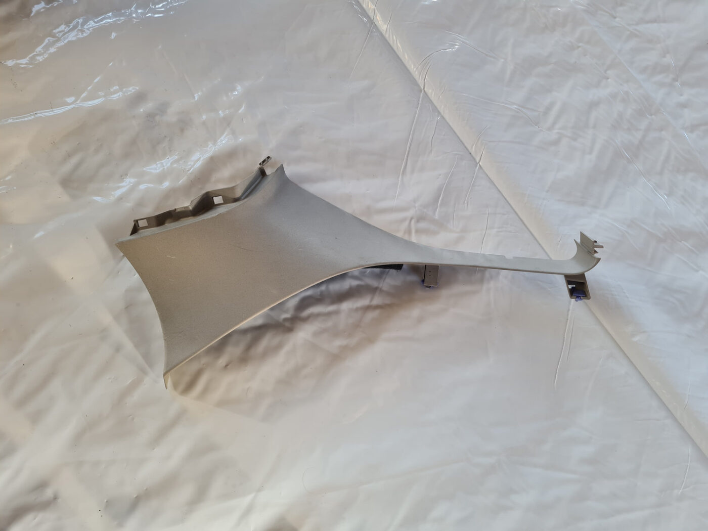 Bagažnieka nodalījuma statnes apdare priekš OPEL INSIGNIA 2010 1 Bagažnieka nodalījuma statnes apdare priekš OPEL INSIGNIA 2010