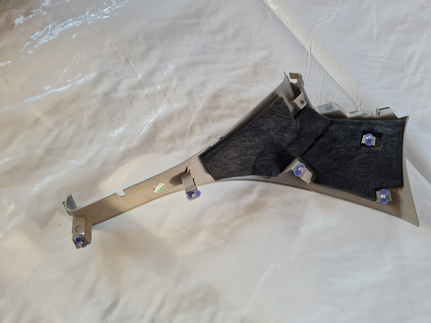 Bagažnieka nodalījuma statnes apdare priekš OPEL INSIGNIA 2010 3 Bagažnieka nodalījuma statnes apdare priekš OPEL INSIGNIA 2010