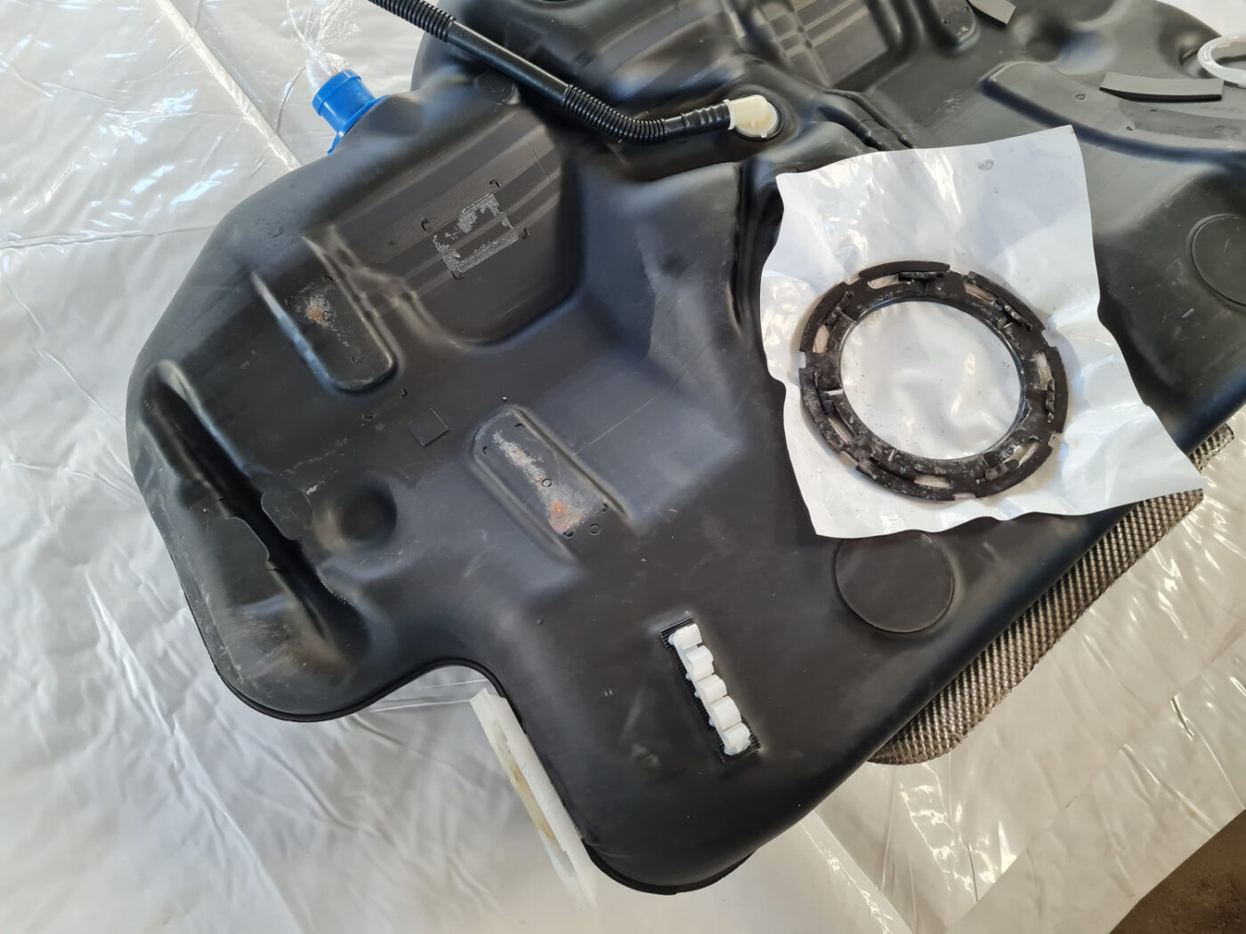 Degvielas tvertne priekš OPEL INSIGNIA 2010