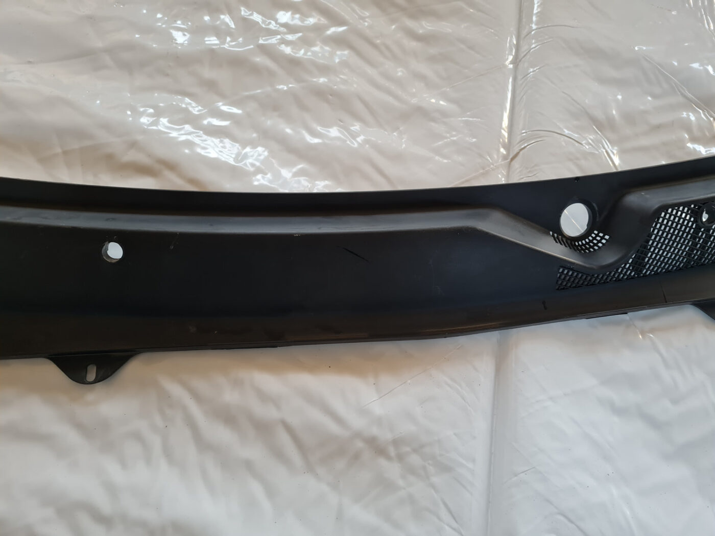 Vējstikla uzlikas (deflektora) režģis priekš OPEL INSIGNIA 2010