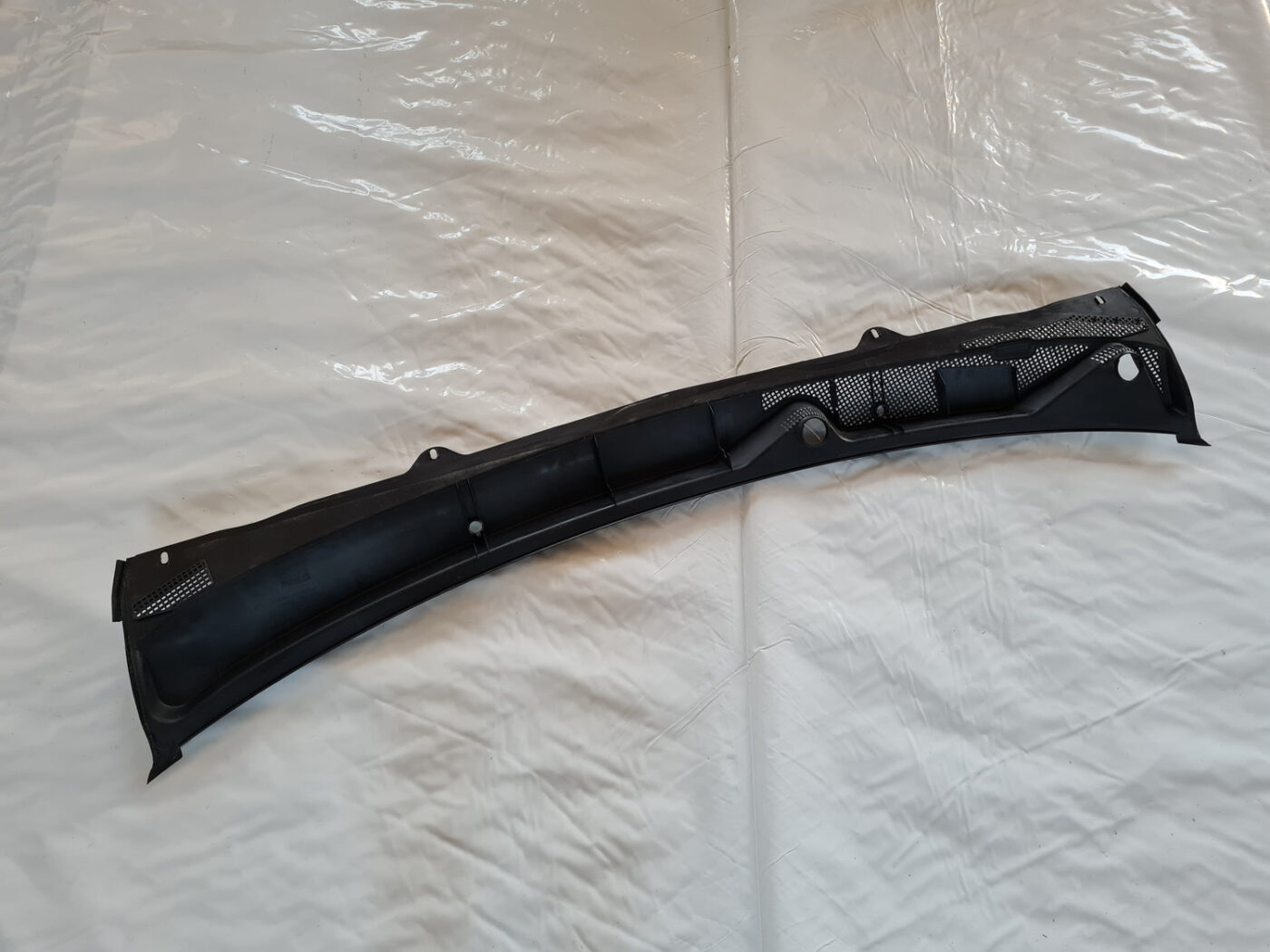 Vējstikla uzlikas (deflektora) režģis priekš OPEL INSIGNIA 2010