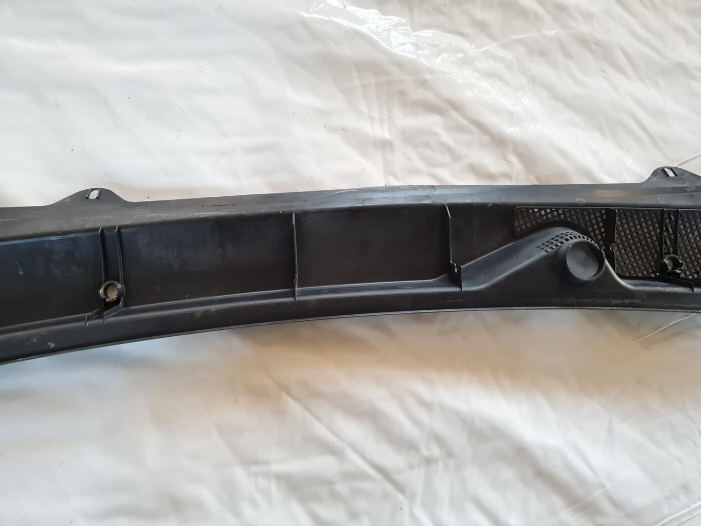 Vējstikla uzlikas (deflektora) režģis priekš OPEL INSIGNIA 2010