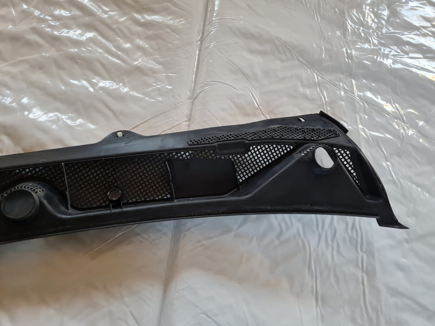 Vējstikla uzlikas (deflektora) režģis priekš OPEL INSIGNIA 2010