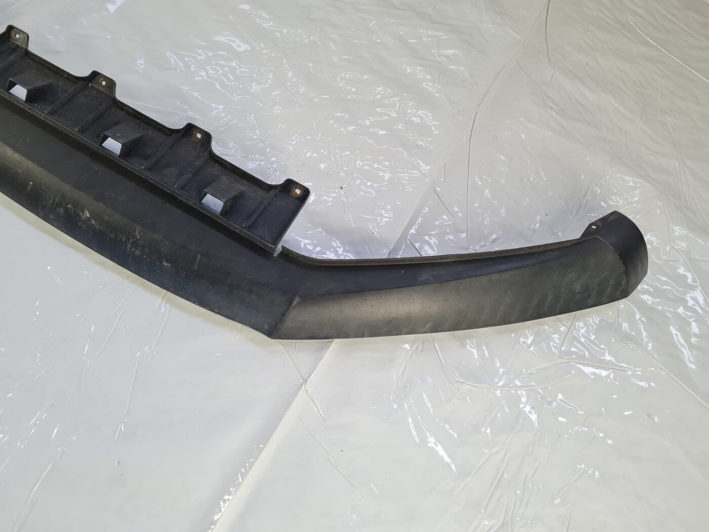 Bufera spoileris priekš VW Tiguan 2007-2016 8 Bufera spoileris priekš VW Tiguan 2007-2016