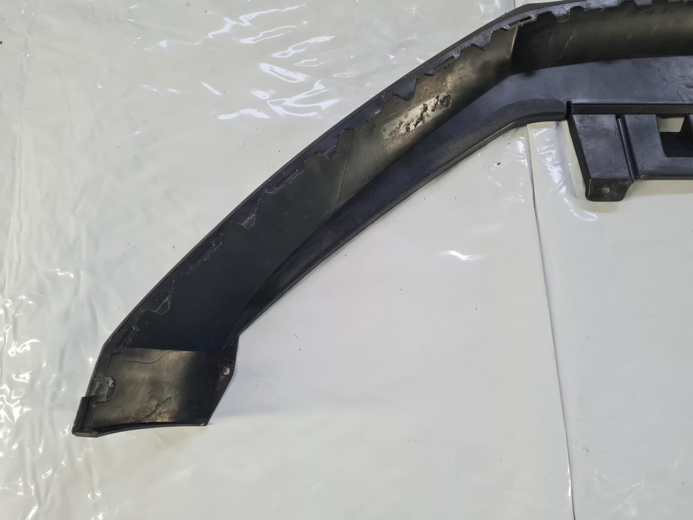 Bufera spoileris priekš VW Tiguan 2007-2016 6 Bufera spoileris priekš VW Tiguan 2007-2016