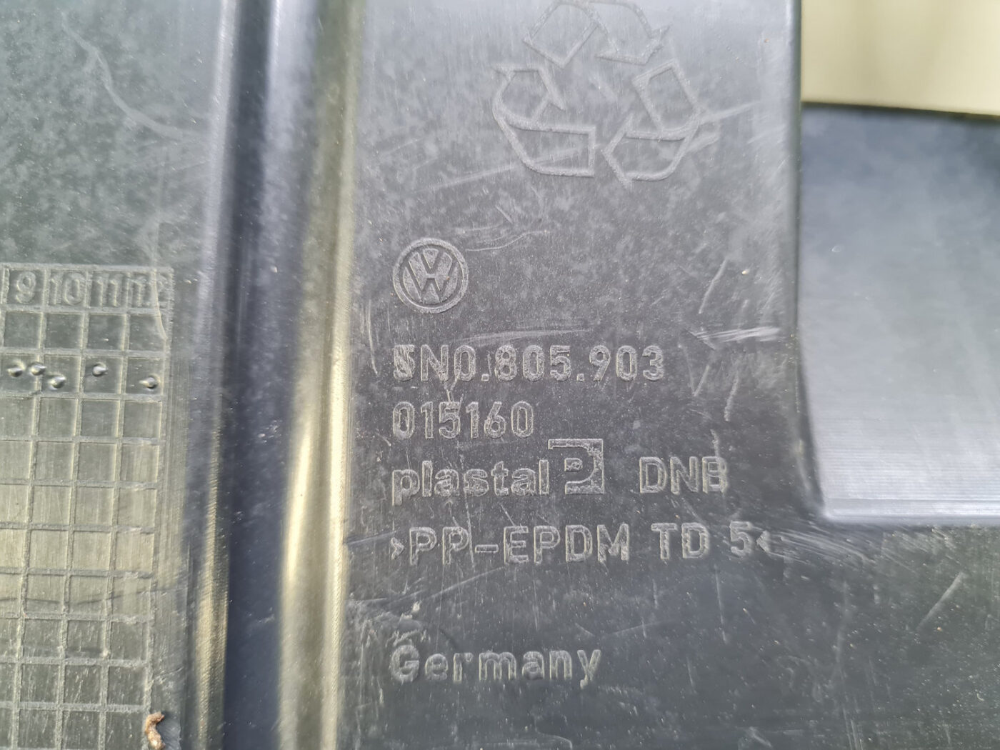 Bufera spoileris priekš VW Tiguan 2007-2016 3 Bufera spoileris priekš VW Tiguan 2007-2016