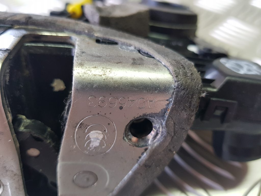 Priekšējo kreiso durvju slēdzene priekš TOYOTA COROLLA VERSO 2009