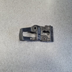 Priekšējā spārna un bufera stiprinājums priekš AUDI A4 2005