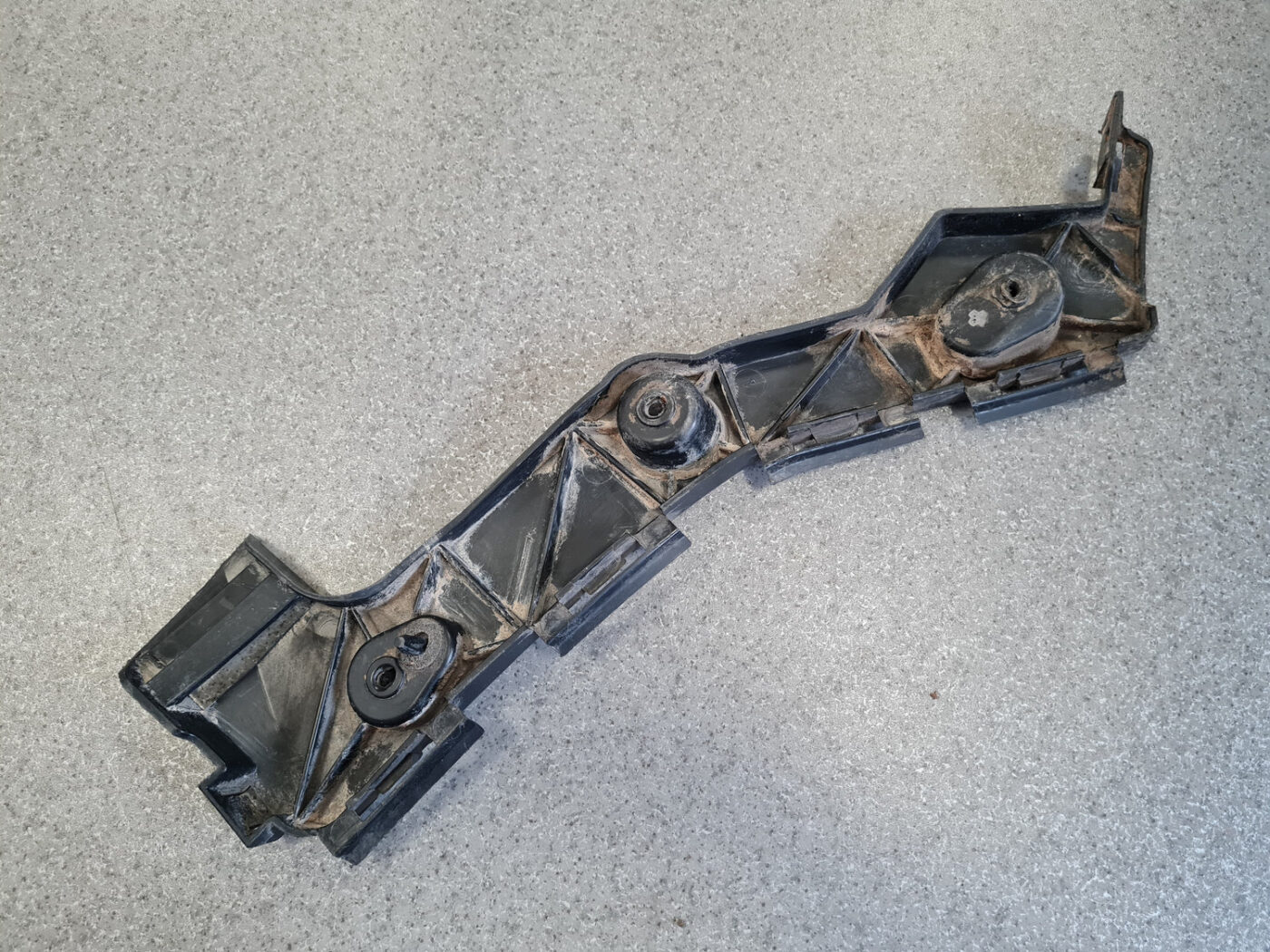 Aizmugurējā spārna un bufera stiprinājums priekš FORD C-MAX 2011 2 Aizmugurējā spārna un bufera stiprinājums priekš FORD C-MAX 2011