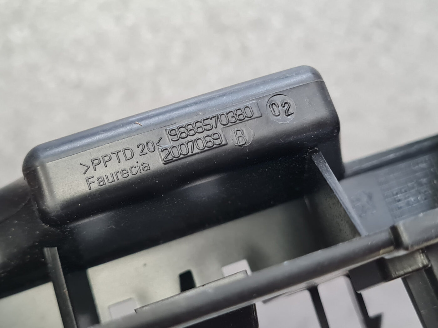 Priekšēja bufera kronšteins priekš PEUGEOT 508 2012