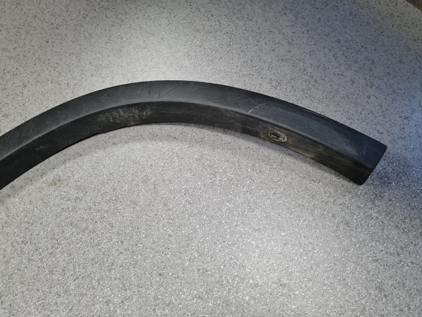 Aizmugurēja spārna uzlika (moldings) priekš NISSAN X-TRAIL 2008 11 Aizmugurēja spārna uzlika (moldings) priekš NISSAN X-TRAIL 2008