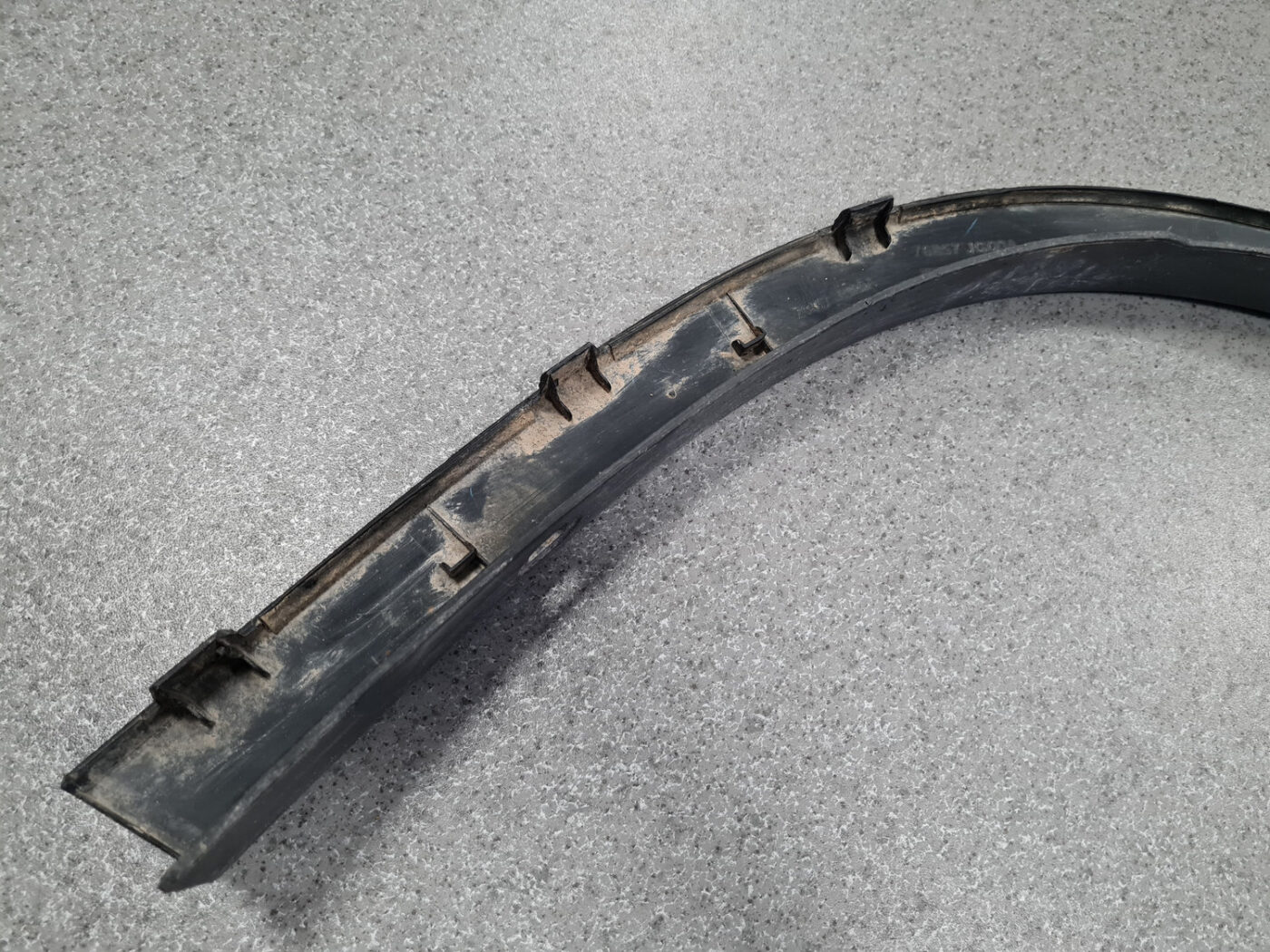 Aizmugurēja spārna uzlika (moldings) priekš NISSAN X-TRAIL 2008 9 Aizmugurēja spārna uzlika (moldings) priekš NISSAN X-TRAIL 2008