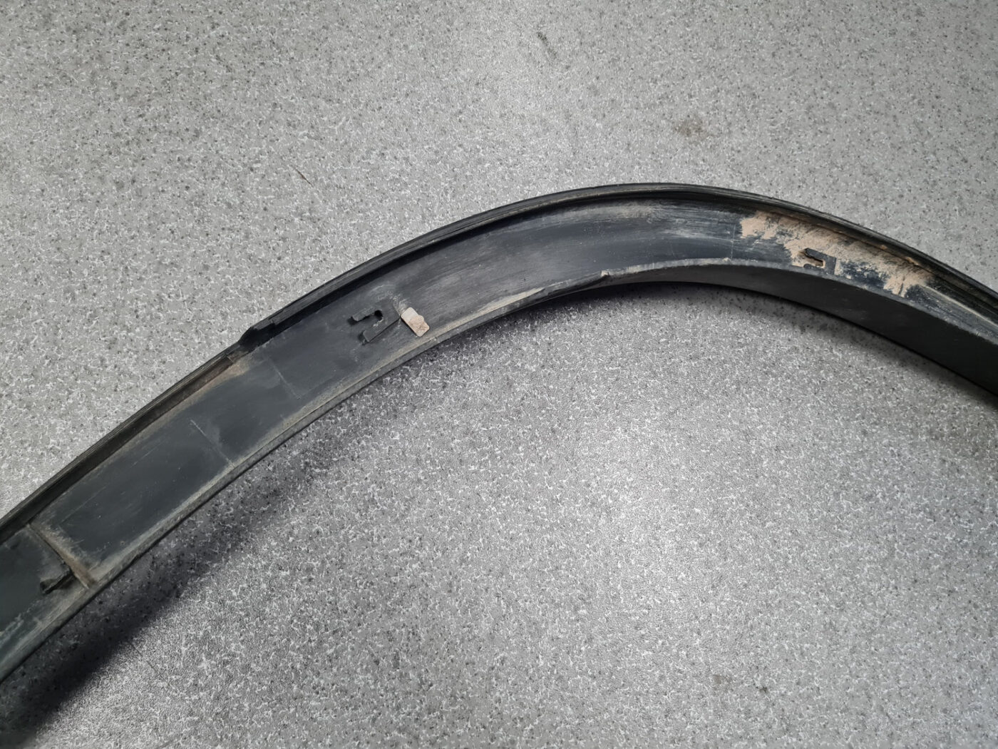 Aizmugurēja spārna uzlika (moldings) priekš NISSAN X-TRAIL 2008 7 Aizmugurēja spārna uzlika (moldings) priekš NISSAN X-TRAIL 2008