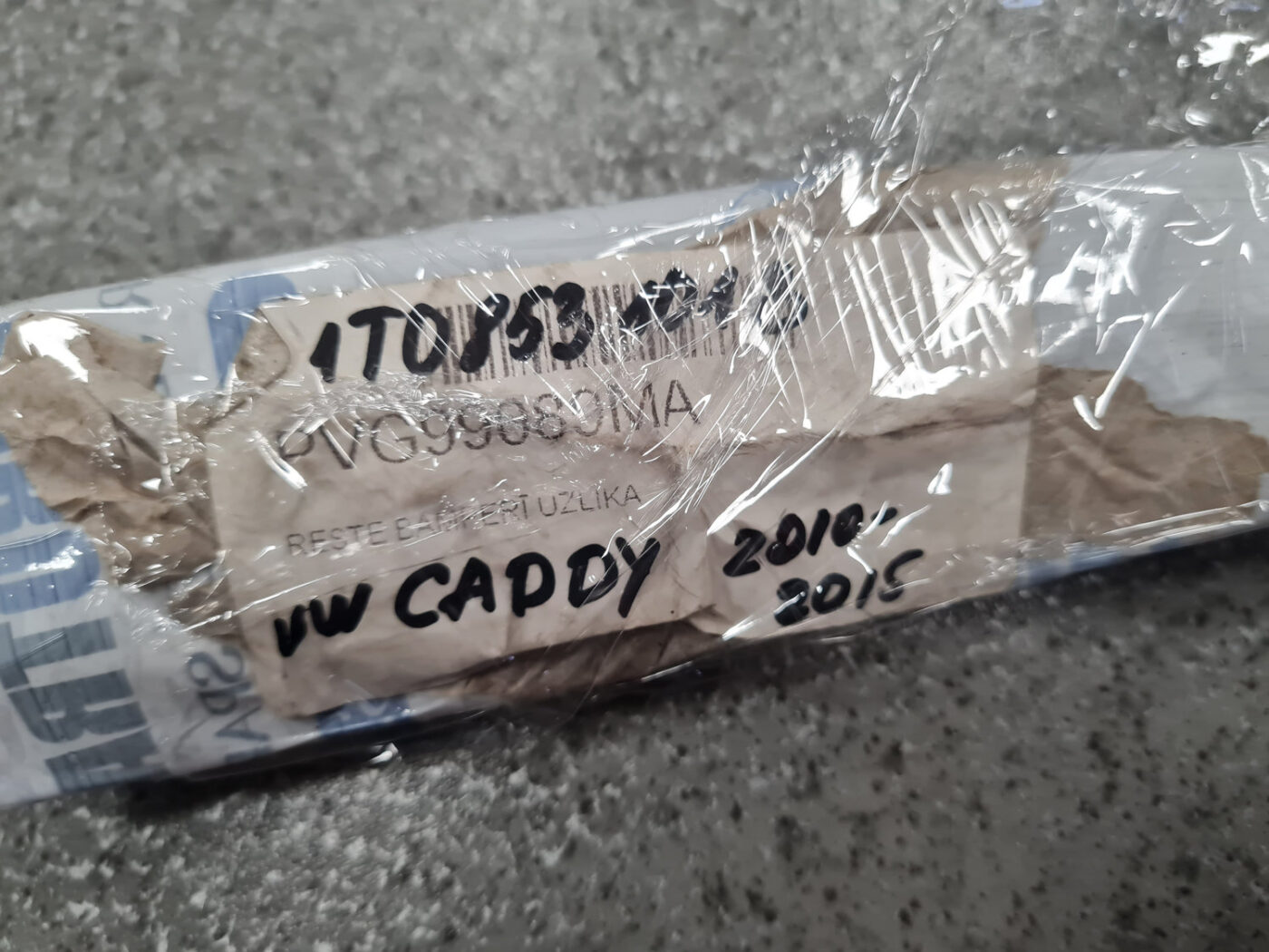 Priekšējā režģa hromēta uzlika priekš VW CADDY 2010-2015 3 Priekšējā režģa hromēta uzlika priekš VW CADDY 2010-2015