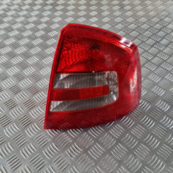 Aizmugurējais labais lukturis priekš ŠKODA OCTAVIA 2007