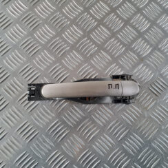 Priekšējāis labais durvju rokturis priekš ŠKODA OCTAVIA 2007