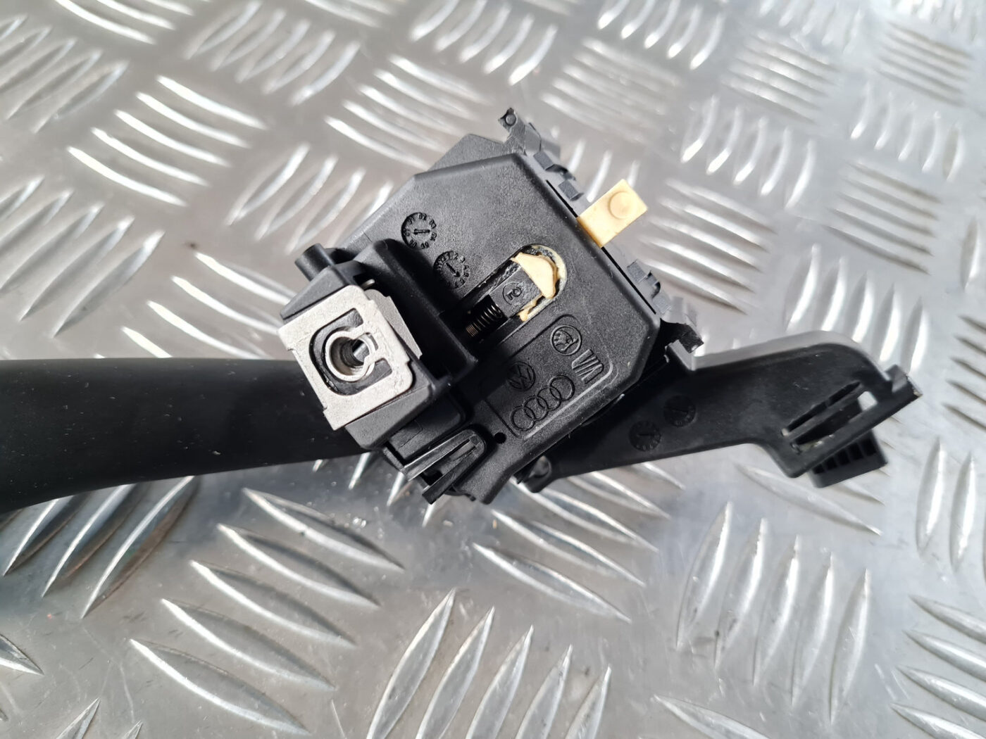 Pagrieziena rādītāju slēdzis priekš ŠKODA OCTAVIA 2007